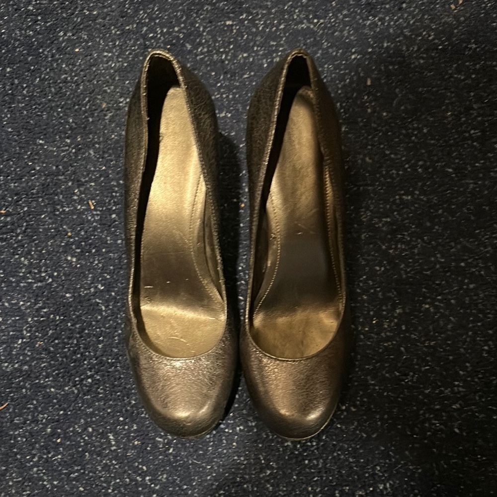 Elegant Metallic Women's Pumps